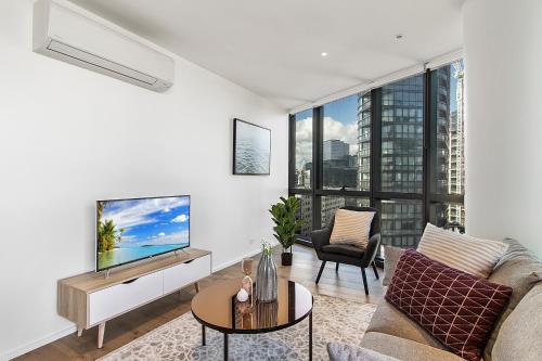 Stylish Apartment With Views At Docklands Waterfront