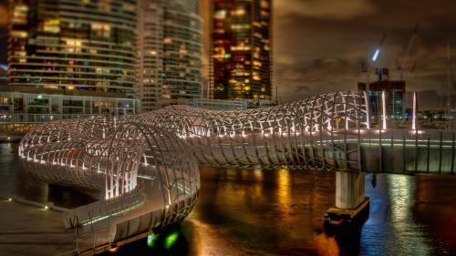Stylish Apartment With Views At Docklands Waterfront