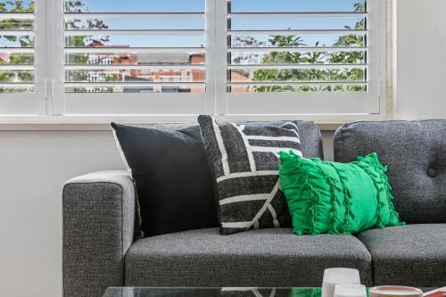 Oversized Apartment Close To City, Parks, Mcg