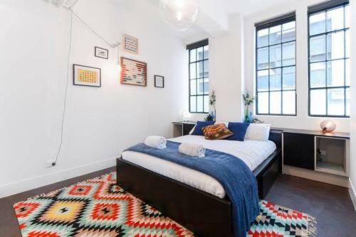 Spacious Designer Warehouse Melbourne Cbd Apartment