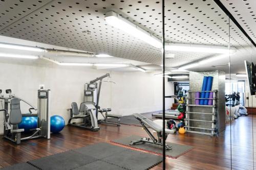 Apartamento Modern 2bd W City Views Pool Gym And Rooftop