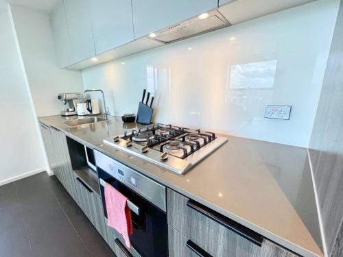 Modern Docklands Apartment City View 3b Lv34