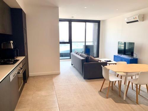 Readyset Apartments On Fulton Lane