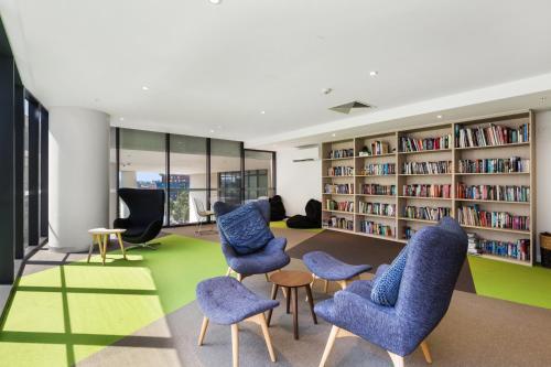 One-bed Apartment With Parking, Pool, Gym And Trams
