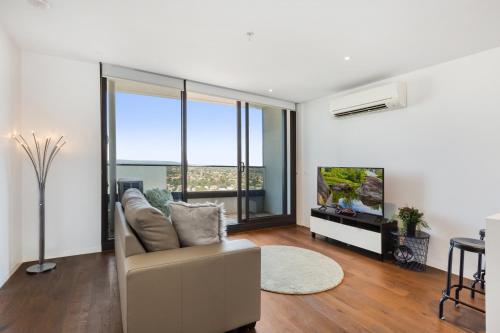 One-bed Apartment With Parking, Pool, Gym And Trams