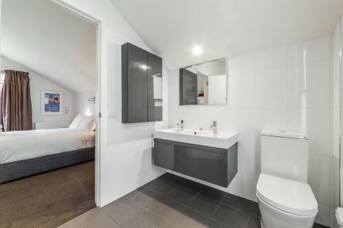 Spacious Homely City Apartment, Near River Walks