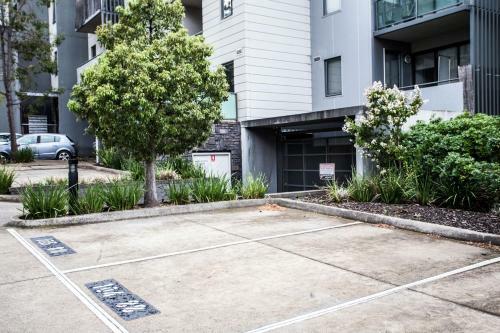 Readyset Apartments On Altona