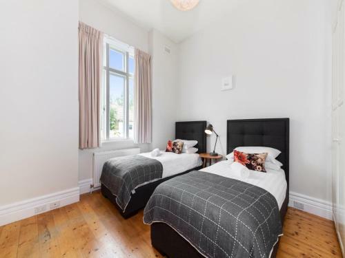 Apartamento Fawkners Nest-hosted By:l'abode Accommodation