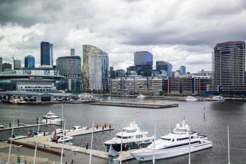 Apartamento 2bd Apt W Stunning Views In High Rise - Docklands