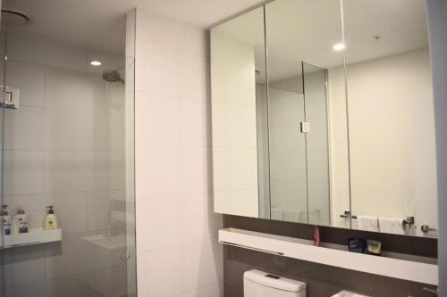 Apartamento 2bd Apt W Stunning Views In High Rise - Docklands