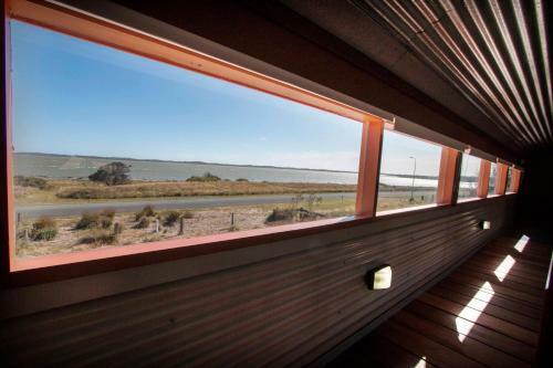 Coorong Aurora - Breathtaking Waterfront Escape