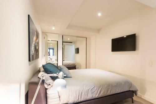 Apartamento Laurent Balcony Views Steps From Laneway Vibes