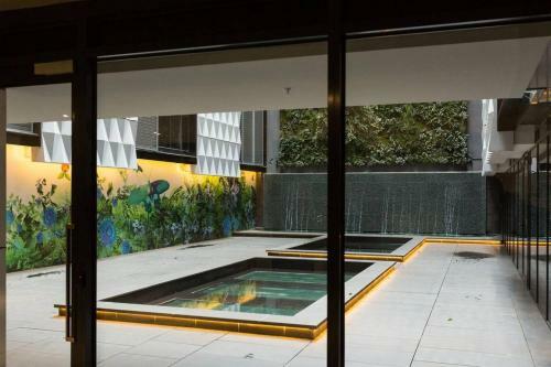 Apartamento Laurent Balcony Views Steps From Laneway Vibes