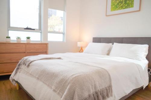 Trendy Modern 2bd Apartment Close To Beach & City