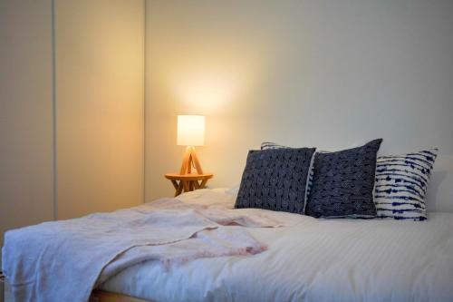 Trendy Modern 2bd Apartment Close To Beach & City