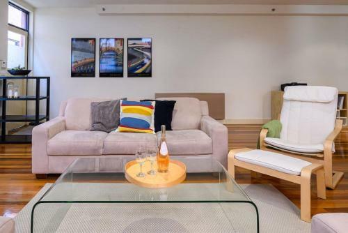 Brooklyn Warehouse Vibe Mins To St Kilda & Cafes