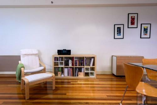 Brooklyn Warehouse Vibe Mins To St Kilda & Cafes