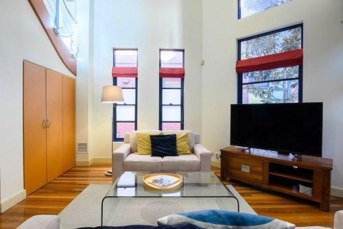 Brooklyn Warehouse Vibe Mins To St Kilda & Cafes