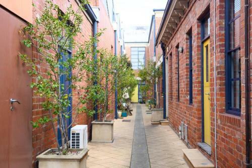 Brooklyn Warehouse Vibe Mins To St Kilda & Cafes