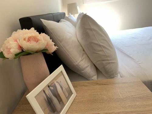 Delicate And Cozy Bedroom In Bentleigh East