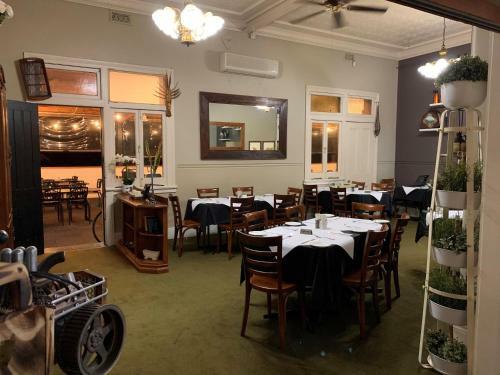 Grand Neath Hotel