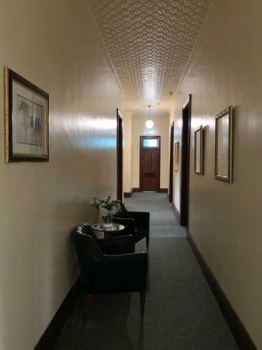 Grand Neath Hotel