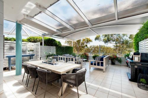 Arabella - Stylish Seaside Sanctuary With Views