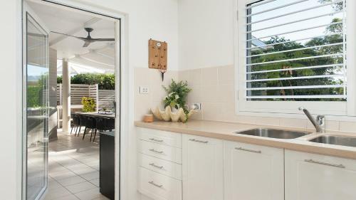 Arabella - Stylish Seaside Sanctuary With Views