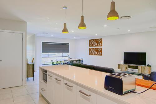 Beautiful Duplex // 3 Min To Beach