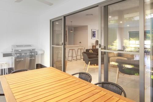 Beautiful Duplex // 3 Min To Beach