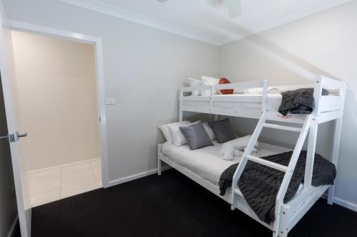 Beautiful Duplex // 3 Min To Beach