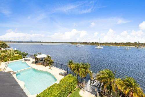 Apartment 5 Commodore