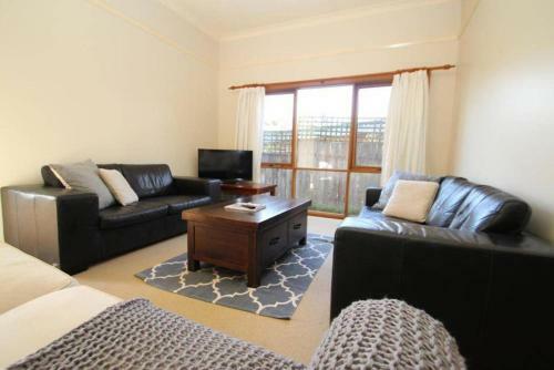 123 Hill St, Heart Of Orange, Double Brick