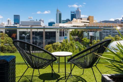 Restful Room In The City With Rooftop Terrace
