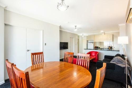 77 Premium Cbd Apartment Free Wifi Netflix Parking