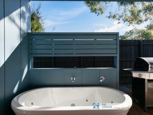 Pukeko Beach House, Rhyll