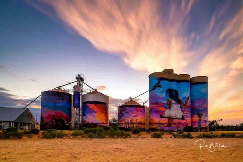 A1 Sea Lake Silo Home With A View (Pet Friendly)