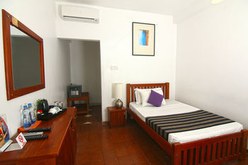 Airport City Hub Hotel