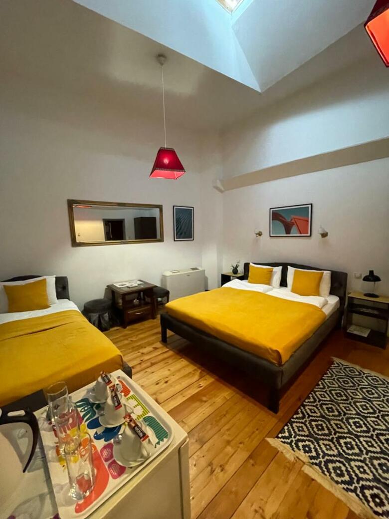 Hostal The Only One Suites