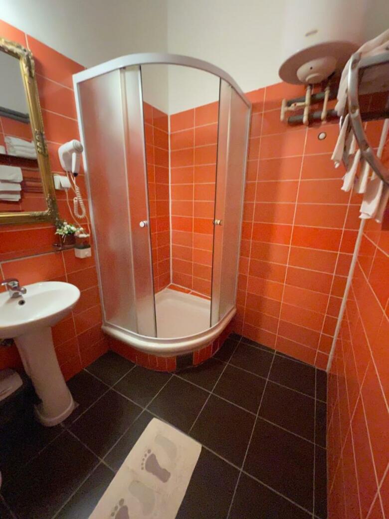 Hostal The Only One Suites