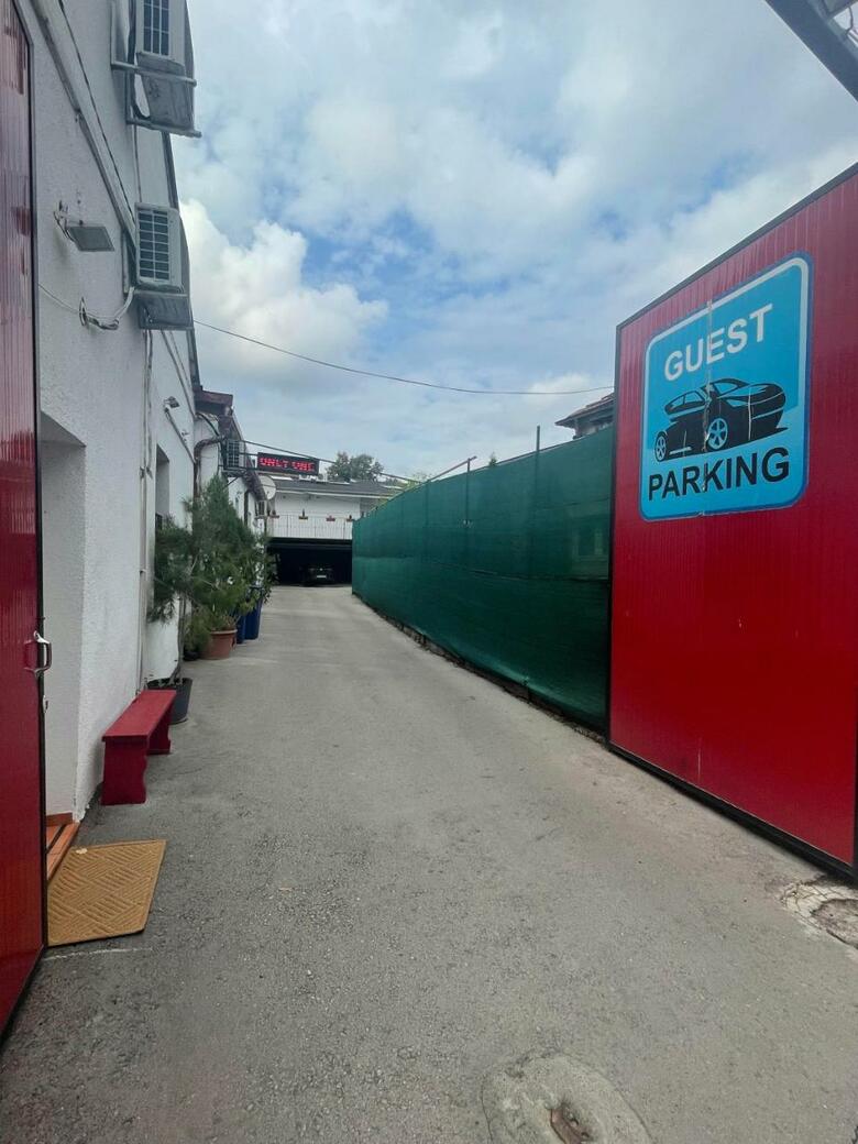 Hostal The Only One Suites