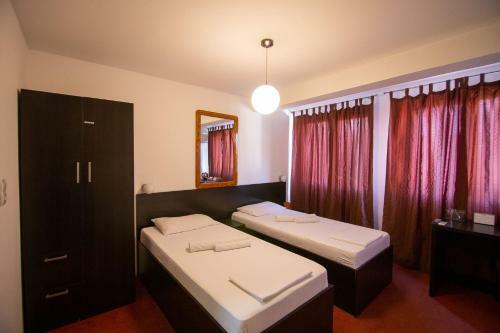 4 Rooms Apartments