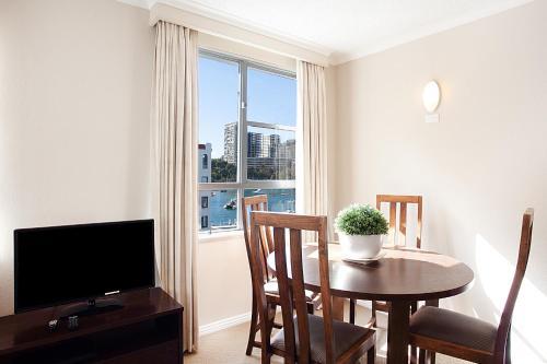 Cosy Harbourside Apartment With Bridge View Pool