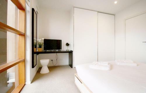Luxe - Park Views, Wine, Wifi, Netflix, Garage, Pets Ok!
