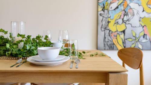 Trentham Central Villas - 6 Br / Ensuite / Sleeps 12