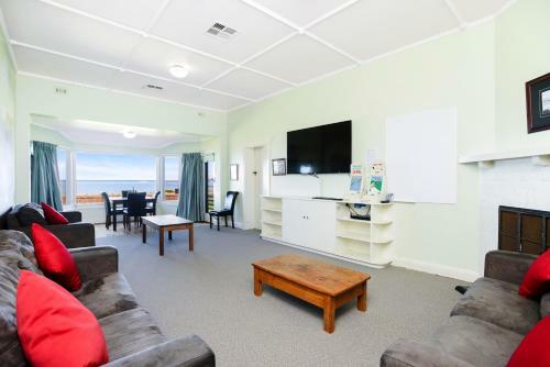 Victor Harbor Beachfront Bliss + Wifi