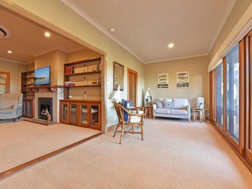Wangi Waterfront Delight 4br Waterfront Reserve Home