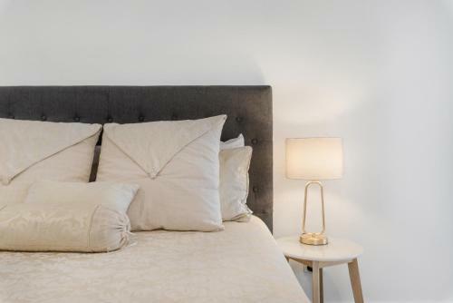 Apartamento Incredible 2-bed Unit With Parking And Lounge Deck
