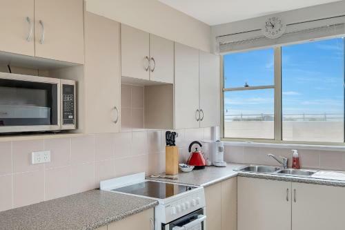 Beachside Apartment // 1 Minute To Towradgi Beach