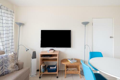 Beachside Apartment // 1 Minute To Towradgi Beach